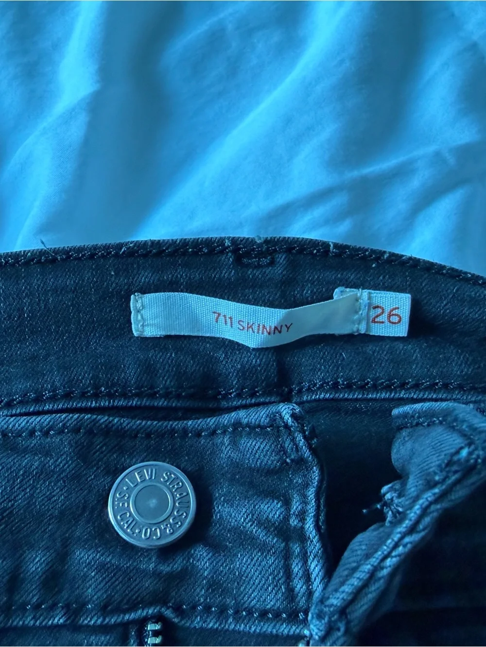 8 pairs of worn Levi black jeans - Size 26